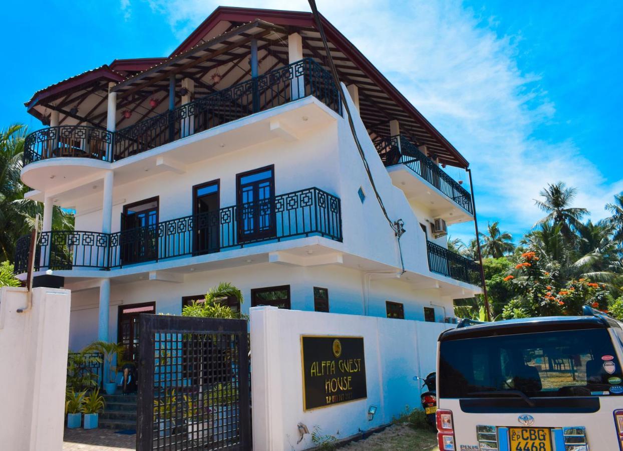 ALFFA Guest inn Trincomalee Extérieur photo