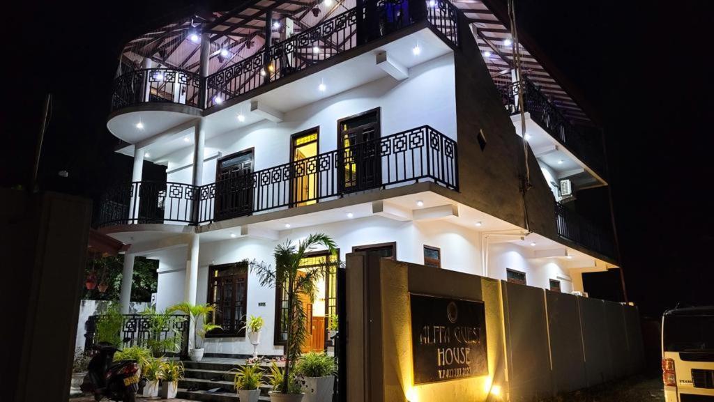 ALFFA Guest inn Trincomalee Extérieur photo